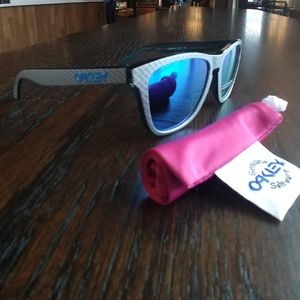 Oakley Frogskin
